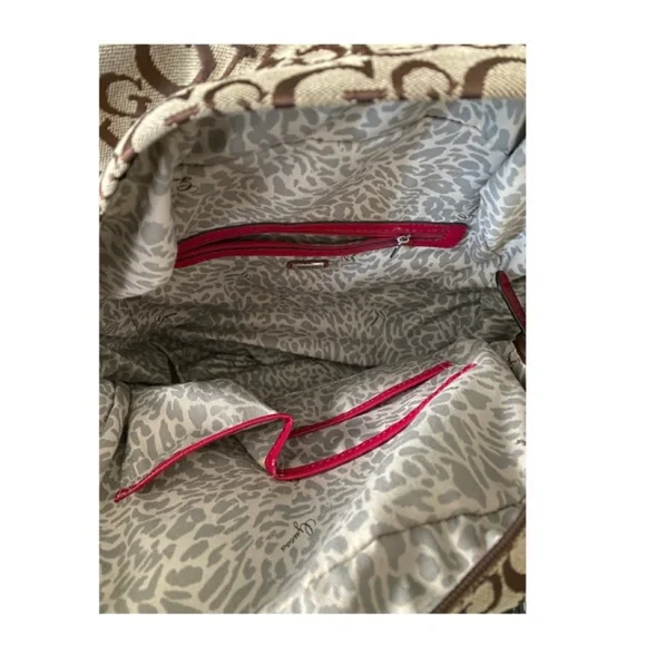 ‘Like-New Mini Guess Backpack’🎒💫 - Picture 9 of 16